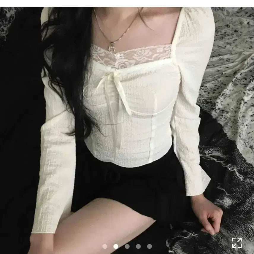 [SOLD OUT] 레이스 퍼프 블라우스 긴팔 티셔츠