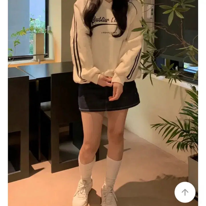 [BUNJANG] Muda Vanilla V-Neck Sweatshirt / [새상품] 무다 바닐라 맨투맨