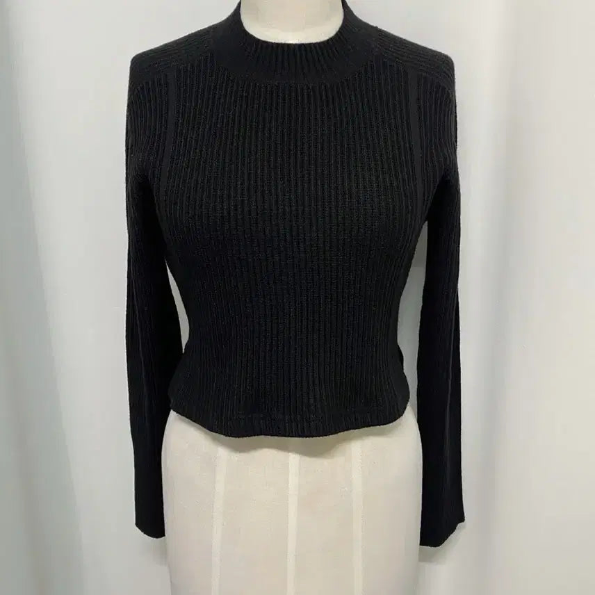 [BUNJANG] Black Simple Crop Knit Top / 블랙 심플 크롭 니트