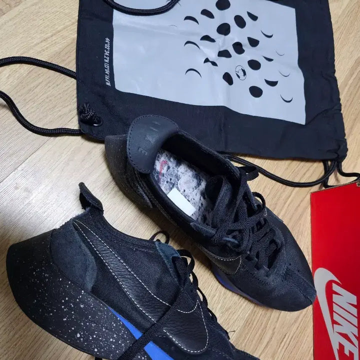 [BUNJANG] Nike Moon Racer Black/Volt 275mm Sneakers / 나이키 문레이서 검파 275(=9.5사이즈)