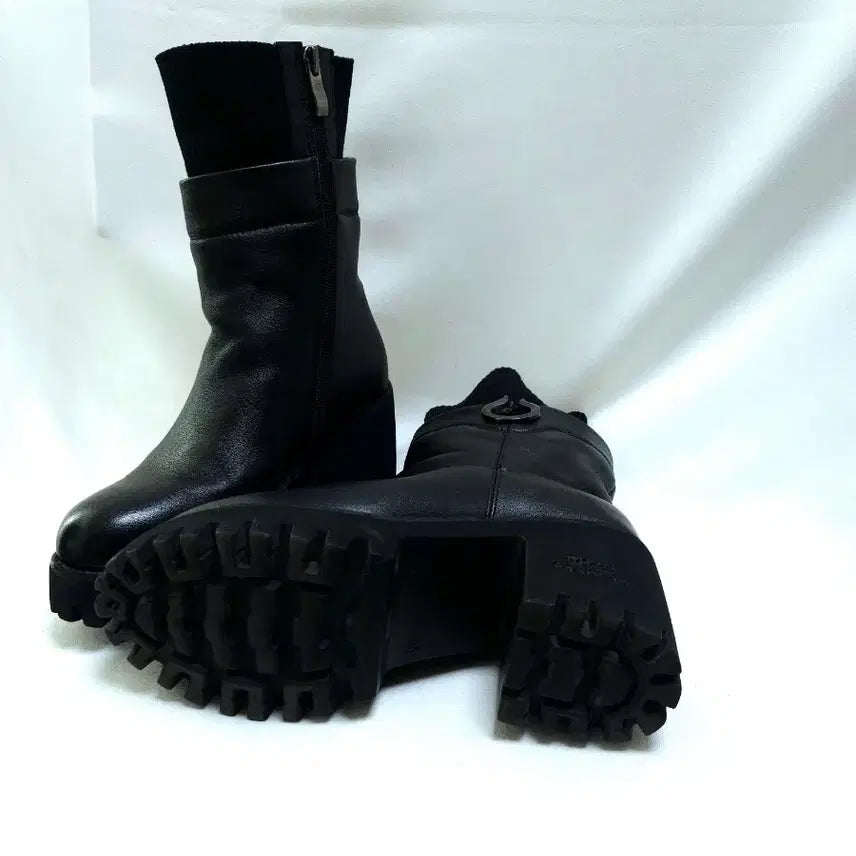 [BUNJANG] Black Leather Ankle Boots / 천연가죽 블랙 니트 앵클 부츠 거의새상품