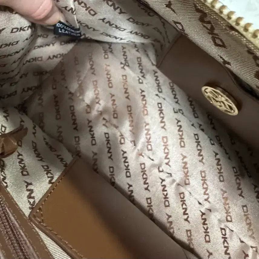 [BUNJANG] DKNY Ivory Leather Tote Shoulder Bag / DKNY 아이보리 가죽 토트 숄더백 가방