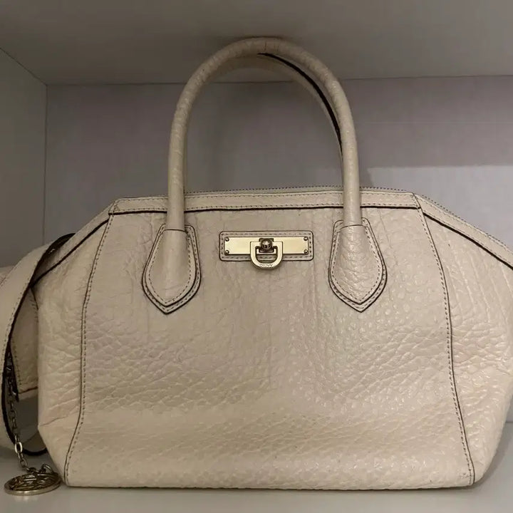 [BUNJANG] DKNY Ivory Leather Tote Shoulder Bag / DKNY 아이보리 가죽 토트 숄더백 가방