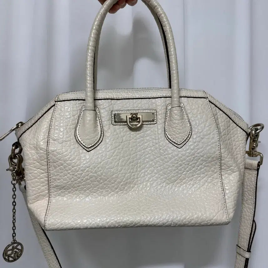 [BUNJANG] DKNY Ivory Leather Tote Shoulder Bag / DKNY 아이보리 가죽 토트 숄더백 가방