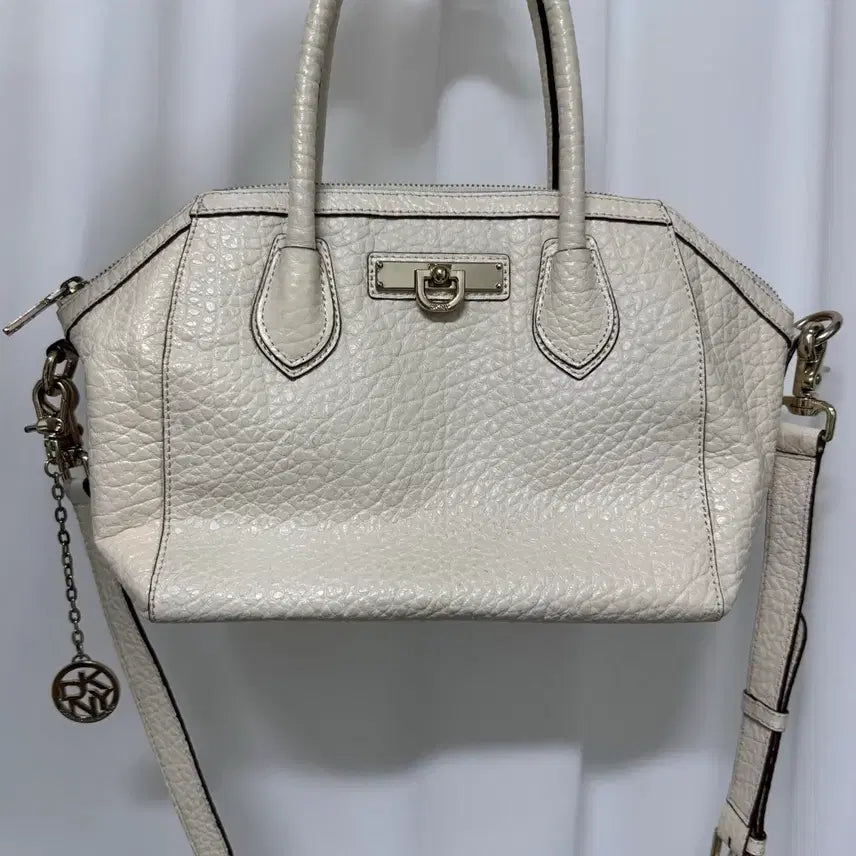 [BUNJANG] DKNY Ivory Leather Tote Shoulder Bag / DKNY 아이보리 가죽 토트 숄더백 가방