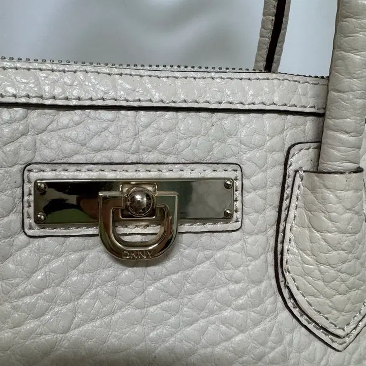 [BUNJANG] DKNY Ivory Leather Tote Shoulder Bag / DKNY 아이보리 가죽 토트 숄더백 가방