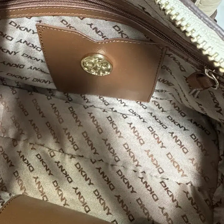 [BUNJANG] DKNY Ivory Leather Tote Shoulder Bag / DKNY 아이보리 가죽 토트 숄더백 가방