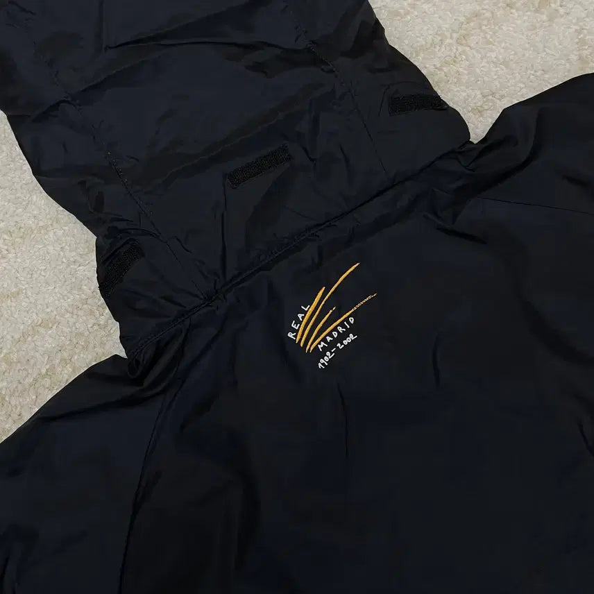 [BUNJANG] Real Madrid Adidas 100th Anniversary Windbreaker / [100] 레알 마드리드 100주년 1902-2002 아디다스 바람막이