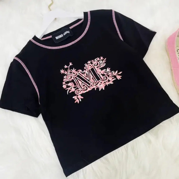 [SOLD OUT] 인미마인 M 핑크 자수 스티치 라운드 반팔 크롭티