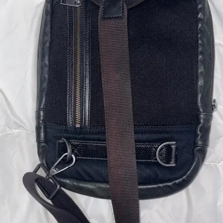 [BUNJANG] Diesel Leather Sling Bag / 디젤 가죽 슬링백