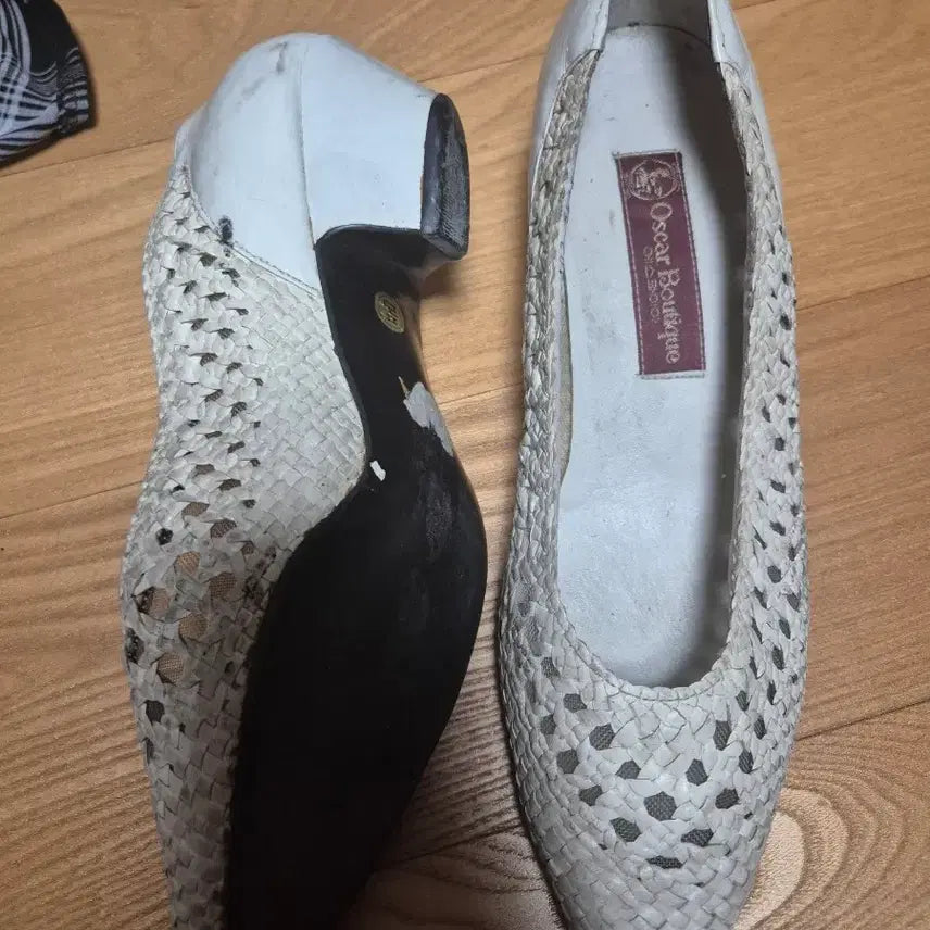 [BUNJANG] Oscar Boutique White Punching Pumps 245 / 오스카부티크 펀칭 펌프스 화이트 245