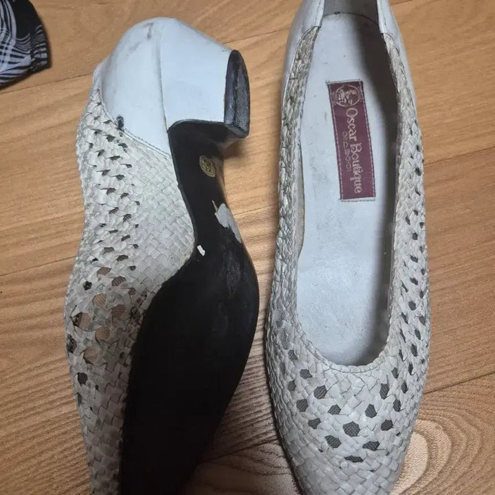 [BUNJANG] Oscar Boutique White Punching Pumps 245 / 오스카부티크 펀칭 펌프스 화이트 245