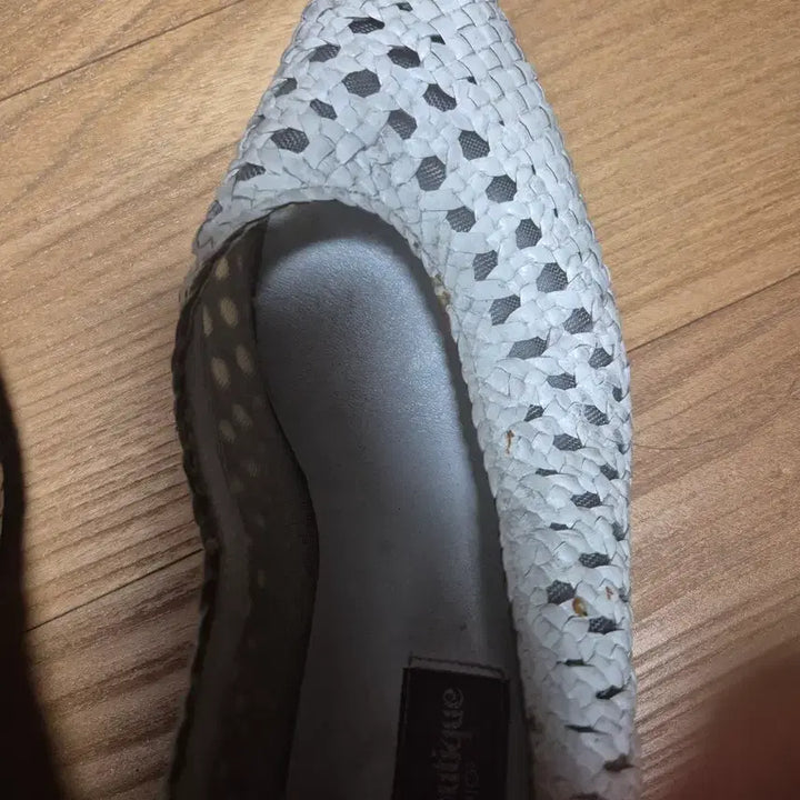 [BUNJANG] Oscar Boutique White Punching Pumps 245 / 오스카부티크 펀칭 펌프스 화이트 245