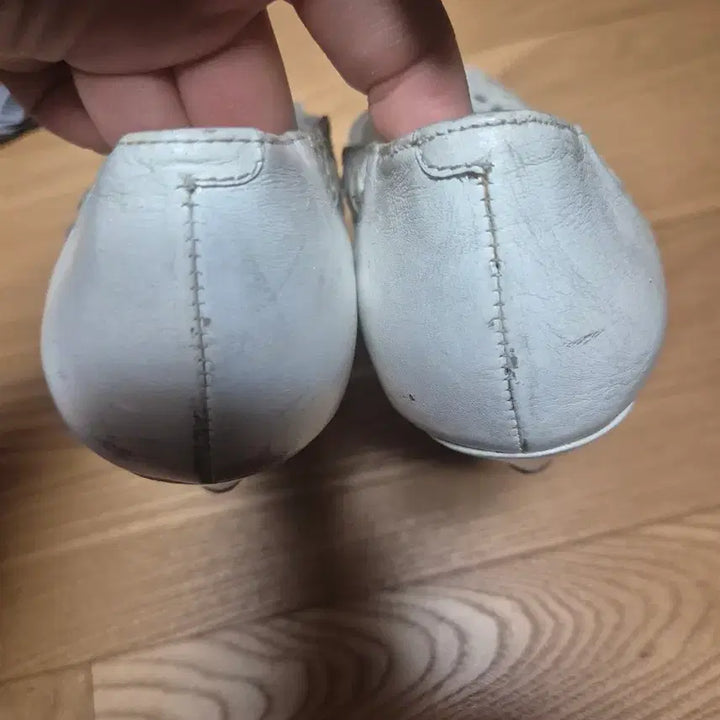 [BUNJANG] Oscar Boutique White Punching Pumps 245 / 오스카부티크 펀칭 펌프스 화이트 245