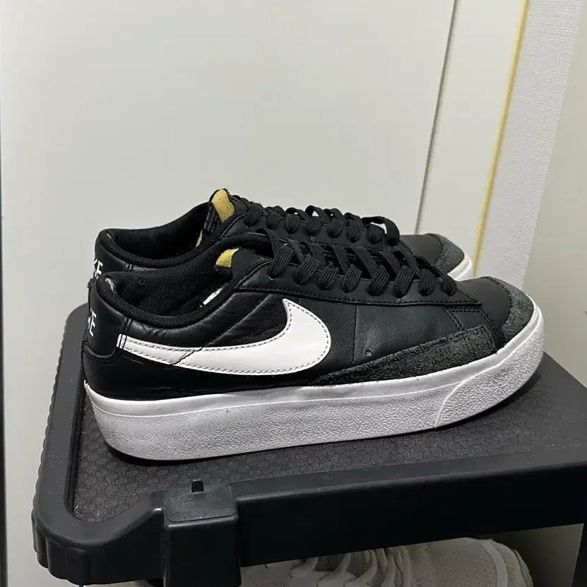 [BUNJANG] Nike Blazer Low 77 Platform Sneakers / 나이키 운동화 235 블레이저 플랫폼 판매합니다