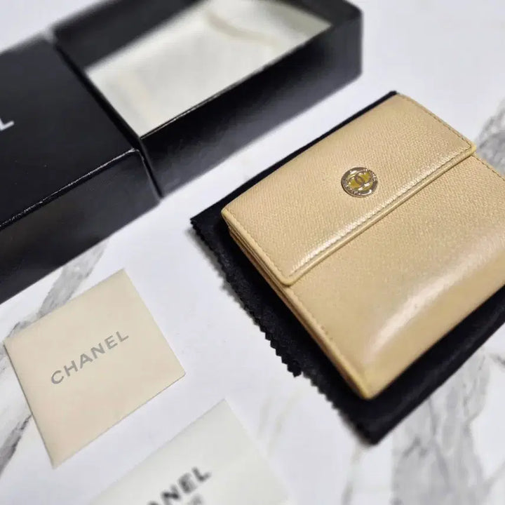 [BUNJANG] Chanel Leather Bifold Wallet / (정품) 샤넬 가죽 반지갑