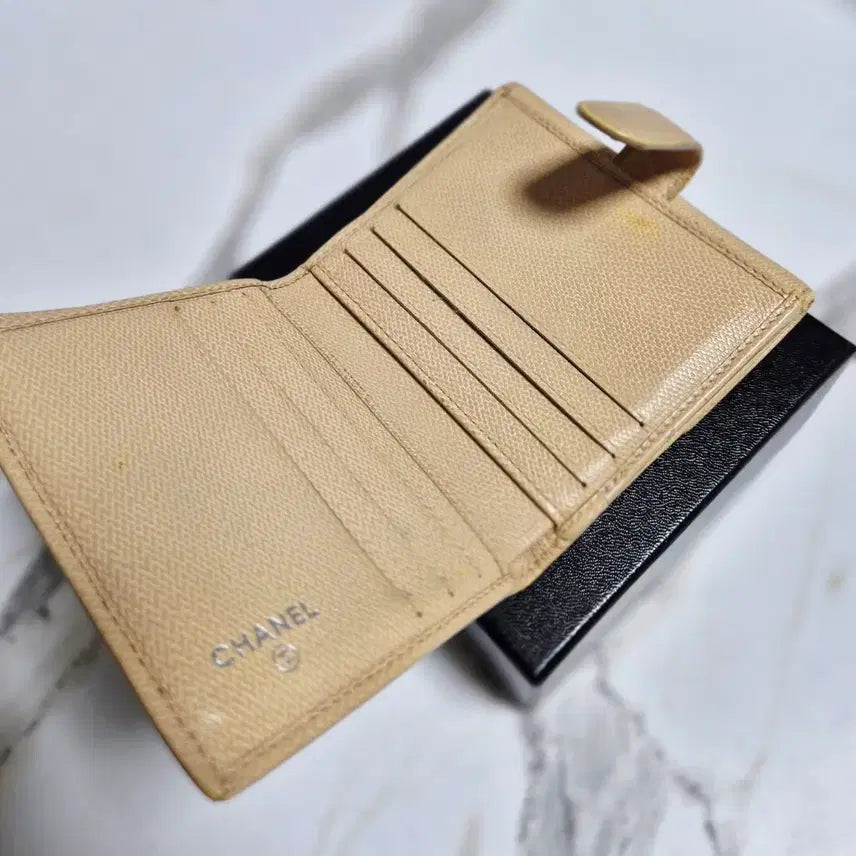 [BUNJANG] Chanel Leather Bifold Wallet / (정품) 샤넬 가죽 반지갑