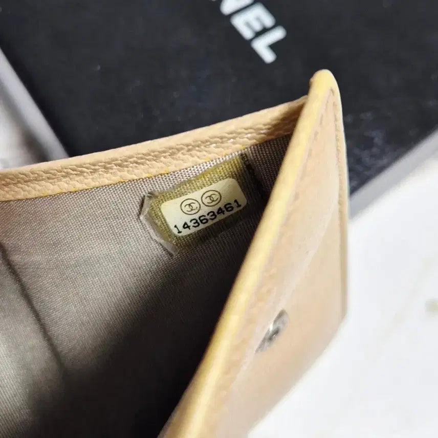 [BUNJANG] Chanel Leather Bifold Wallet / (정품) 샤넬 가죽 반지갑