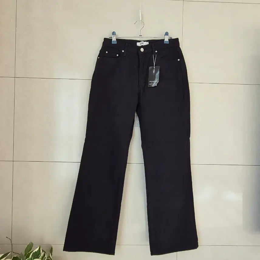 [BUNJANG] D:IVE Black Semi-Wide Straight Jeans / D:IVE  속약기모 블랙 세미와이드일자l=m