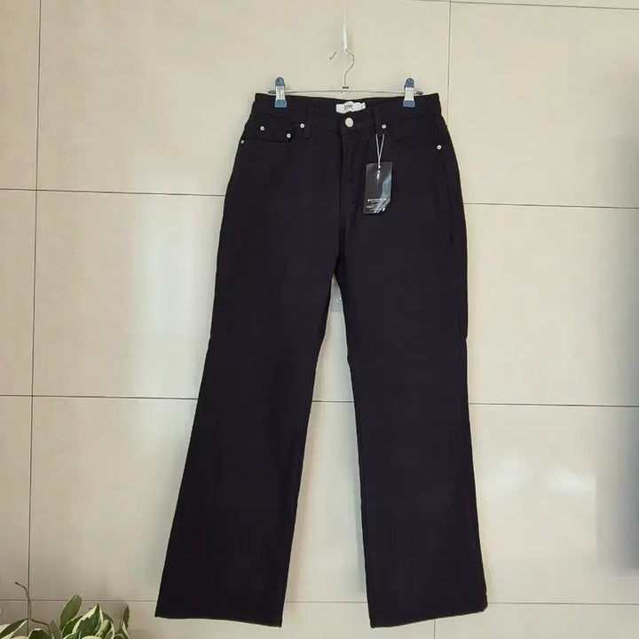 [BUNJANG] D:IVE Black Semi-Wide Straight Jeans / D:IVE  속약기모 블랙 세미와이드일자l=m
