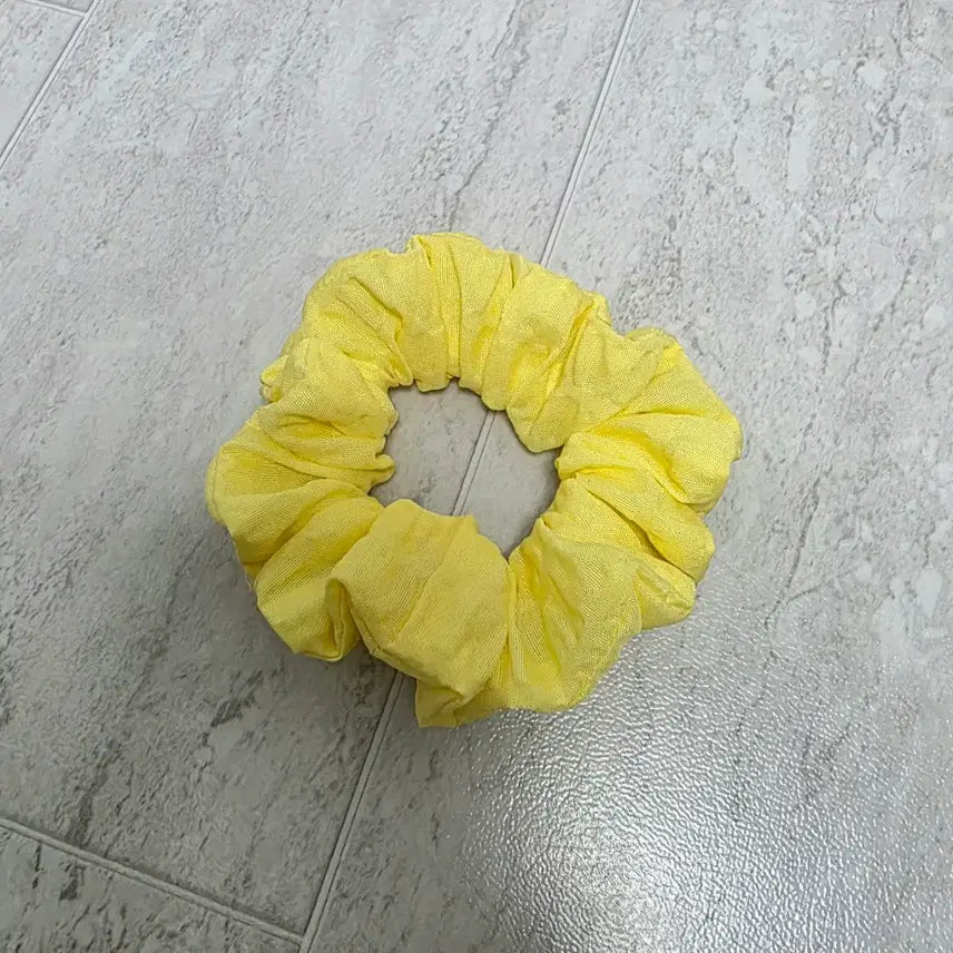 [BUNJANG] Seersucker Yellow Scrunchie (S) / 시어서커 옐로우 스크런치 곱창끈_(S)소