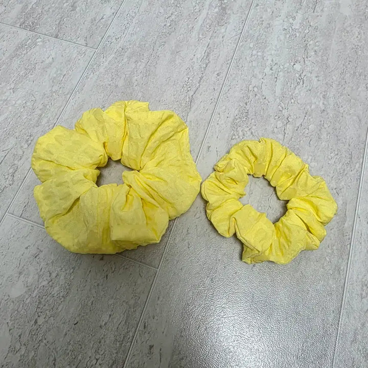 [BUNJANG] Seersucker Yellow Scrunchie (S) / 시어서커 옐로우 스크런치 곱창끈_(S)소