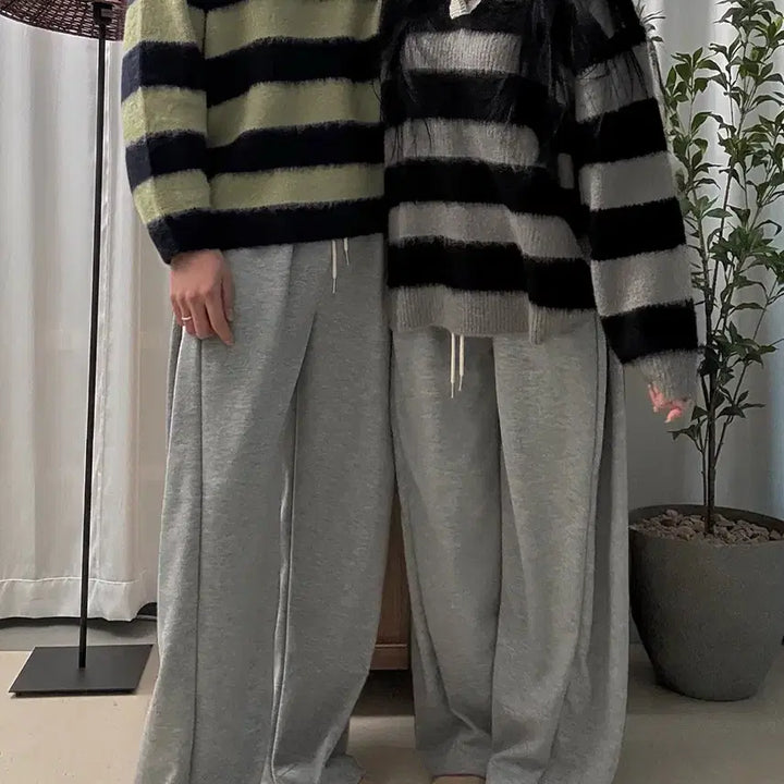 [BUNJANG] Cuddles V-neck Striped Brush Knit Sweater / [당일출고] 카라 브이넥 단가라 브러쉬 니트 커플룩 남녀공용