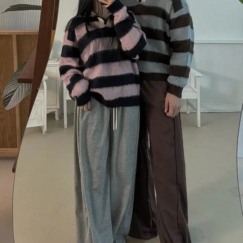 [BUNJANG] Cuddles V-neck Striped Brush Knit Sweater / [당일출고] 카라 브이넥 단가라 브러쉬 니트 커플룩 남녀공용