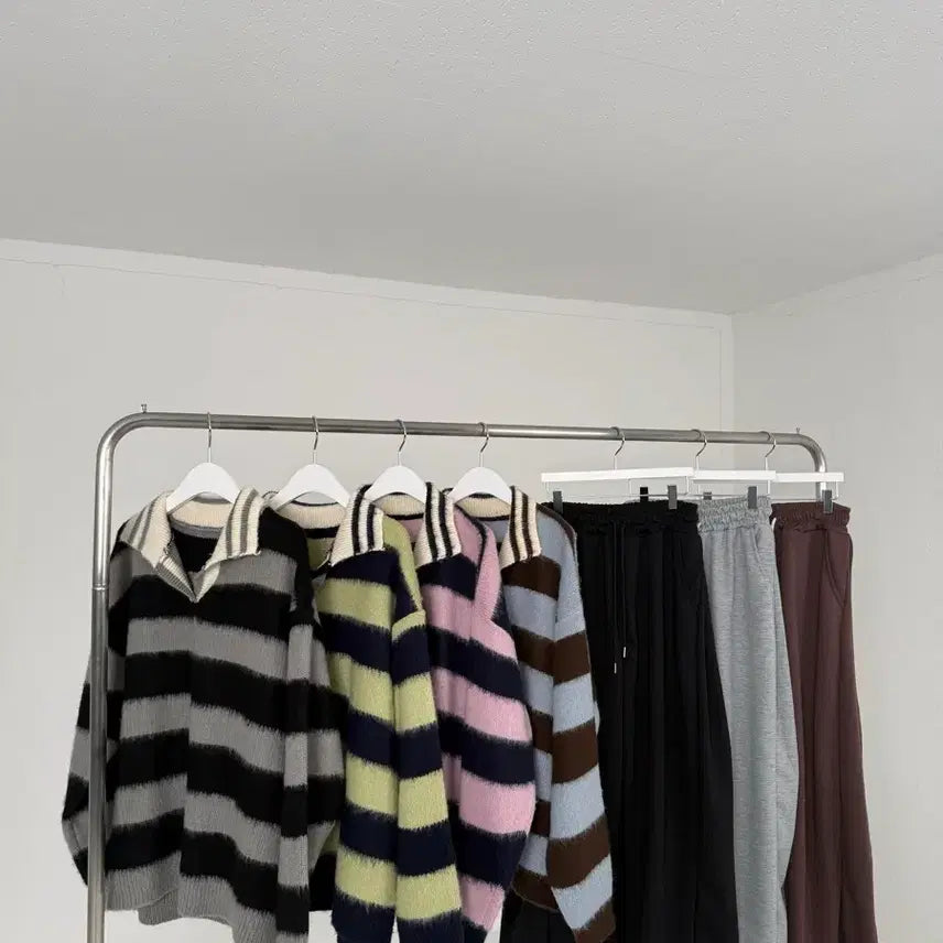 [BUNJANG] Cuddles V-neck Striped Brush Knit Sweater / [당일출고] 카라 브이넥 단가라 브러쉬 니트 커플룩 남녀공용