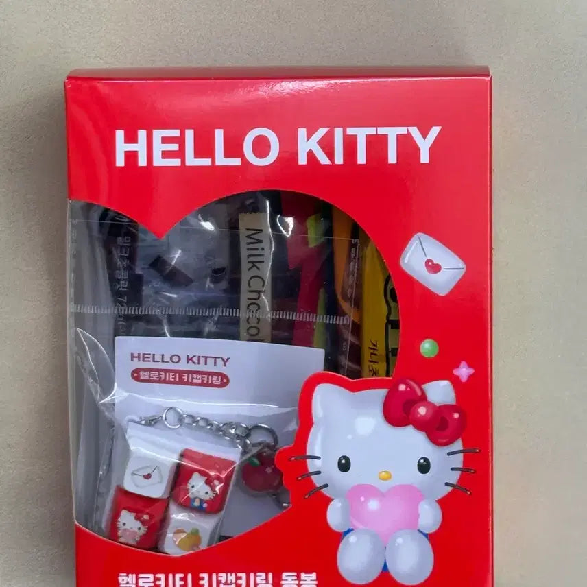 [BUNJANG] Hello Kitty Chocolate and Keycap Keyring Set / 헬로키티 초콜릿 + 키캡 키링 세트 세븐일레븐
