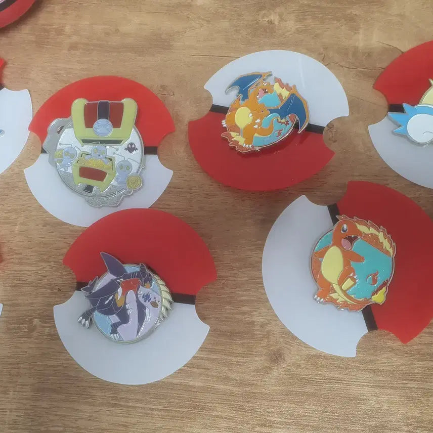 [BUNJANG] Pokemon Charizard and Charmander Set Badges / 포켓몬 랜덤뱃지 100 리자몽 파이리 세트로 판매합니다