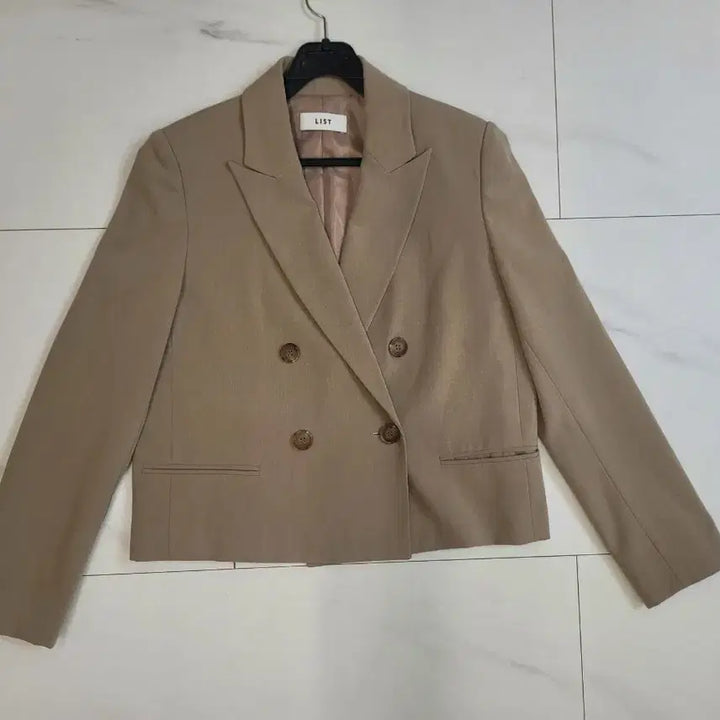 [BUNJANG] LIST Beige Double Breasted Crop Jacket / LIST 리스트 베이지 더블 크롭 자켓 55