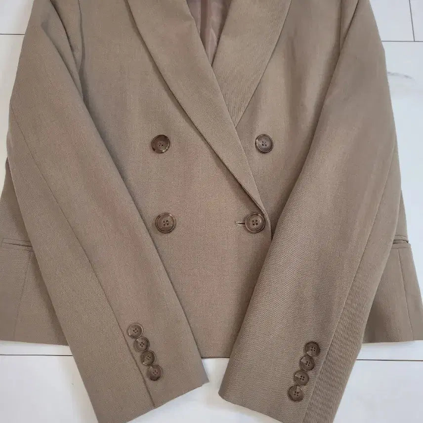 [BUNJANG] LIST Beige Double Breasted Crop Jacket / LIST 리스트 베이지 더블 크롭 자켓 55