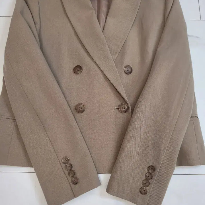 [BUNJANG] LIST Beige Double Breasted Crop Jacket / LIST 리스트 베이지 더블 크롭 자켓 55