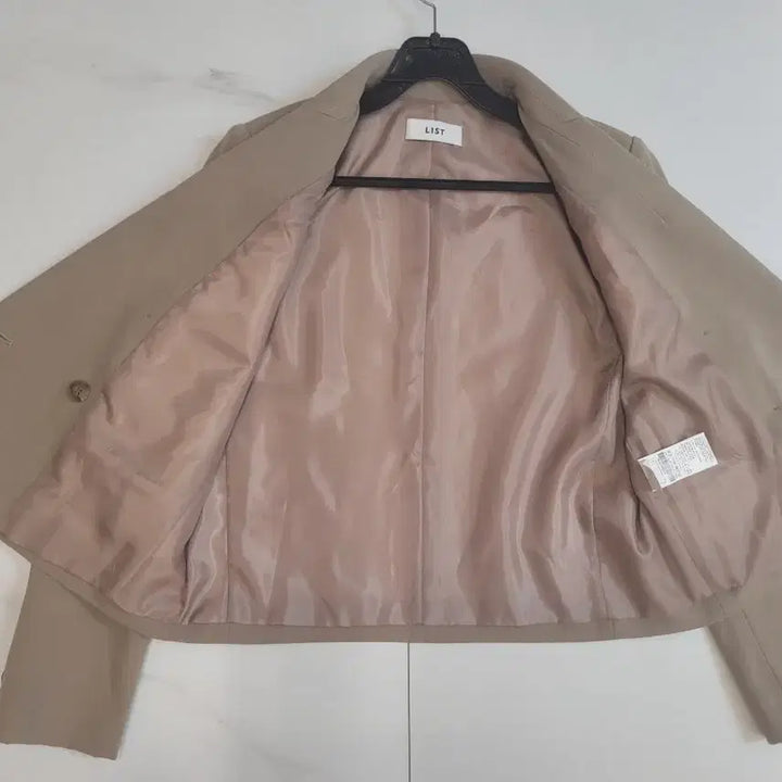 [BUNJANG] LIST Beige Double Breasted Crop Jacket / LIST 리스트 베이지 더블 크롭 자켓 55