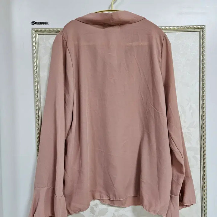 [BUNJANG] Pink Ring Embellished Blouse / 미착용 핑크색 링 장식 블라우스