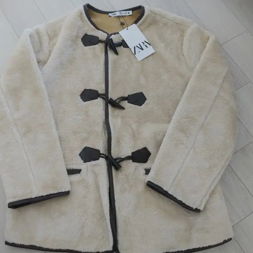 [SOLD OUT] 자라 토글 버튼 플리스 코트 아이보리
