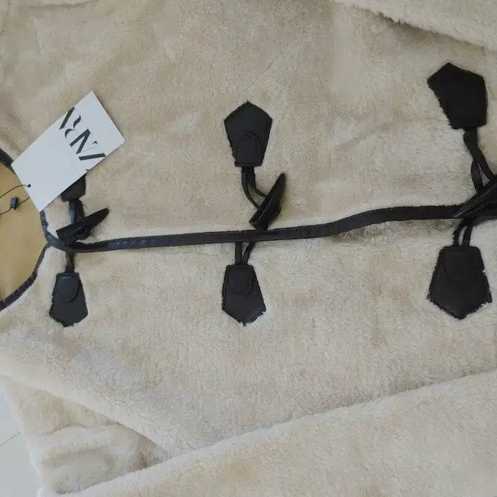 [SOLD OUT] 자라 토글 버튼 플리스 코트 아이보리