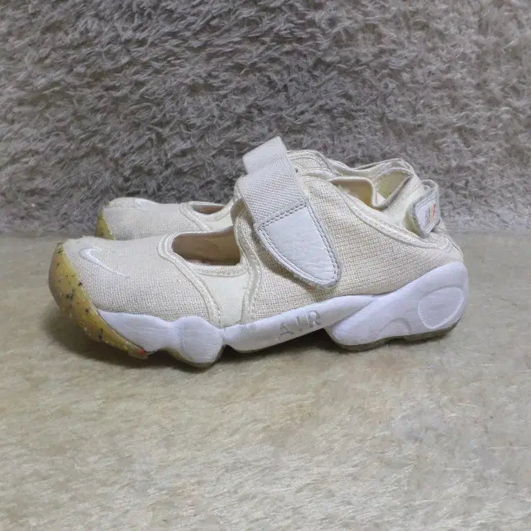 [BUNJANG] Nike Air Rift Summit White Breathe Sneakers (Size 230) / 후루룩구제 230 나이키 에어리프트 써밋화이트 브리드 운동화