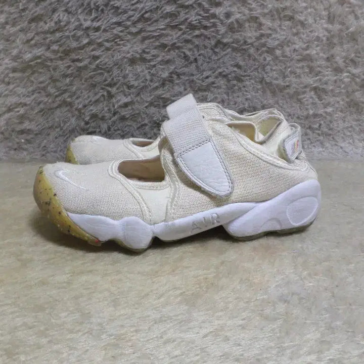 [BUNJANG] Nike Air Rift Summit White Breathe Sneakers (Size 230) / 후루룩구제 230 나이키 에어리프트 써밋화이트 브리드 운동화