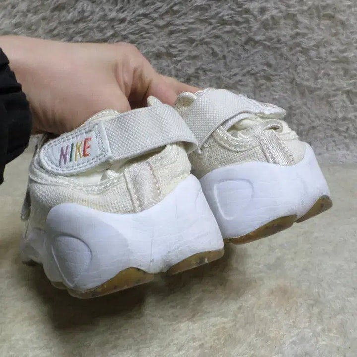 [BUNJANG] Nike Air Rift Summit White Breathe Sneakers (Size 230) / 후루룩구제 230 나이키 에어리프트 써밋화이트 브리드 운동화