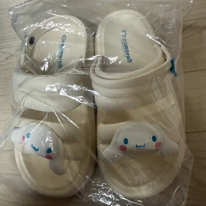 [BUNJANG] Cinnamoroll &amp; Pochacco Character Slippers (Set of 2) / 귀여운 실내화 슬리퍼 시나몬롤 포차코 새상품 2개일괄