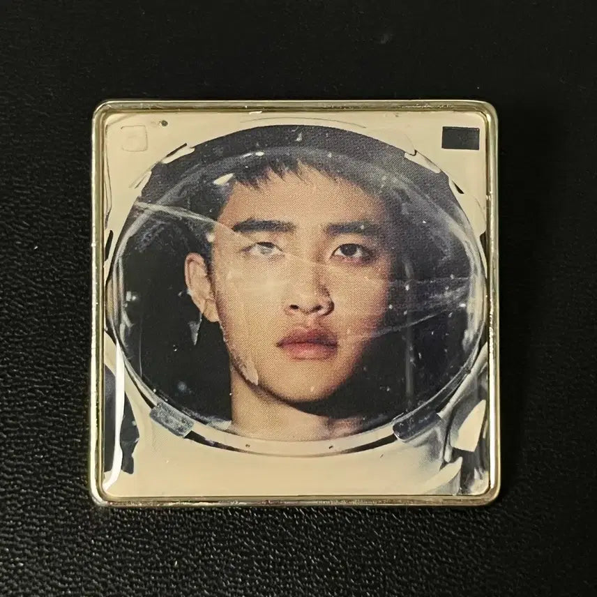[BUNJANG] EXO D.O. (Do Kyungsoo) Pin Badge / 엑소 도경수 디오 핀뱃지