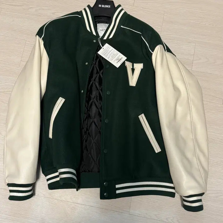 [BUNJANG] Veteze V Logo Lined Washy Jacket - Green / 베테제 V로고 라이닝 바시키 자켓 그린