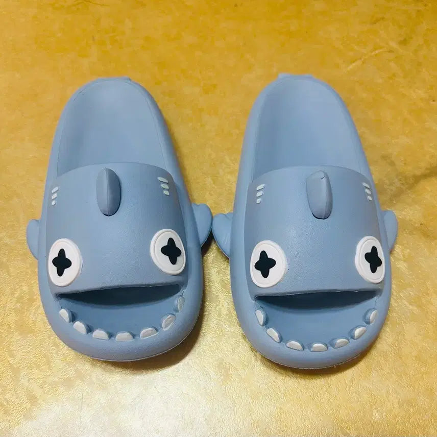 [BUNJANG] Shark Slippers / 상어슬리퍼