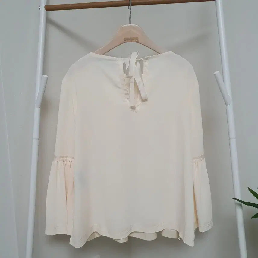[BUNJANG] Lucky Chouette Chiffon Blouse / 럭키슈에뜨 쉬폰 블라우스