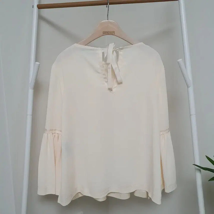 [BUNJANG] Lucky Chouette Chiffon Blouse / 럭키슈에뜨 쉬폰 블라우스