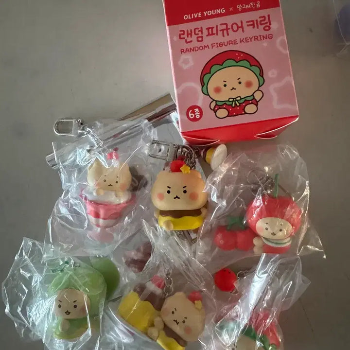[BUNJANG] Manggeureojin Gom Figure Keyring (Set of 6) / 올리브영 망그러진 곰 피규어  배송비포함 다 다른6개