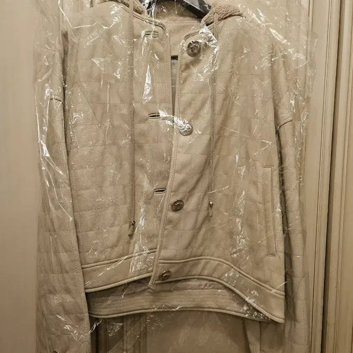 [BUNJANG] Time Ivory Quilted Hooded Jacket / 타임 아이보리 퀼팅 후드 자켓