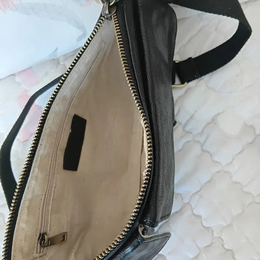 [BUNJANG] 4dea Works Black Leather Crossbody Bag / 포디어웍스 블랙 가죽 크로스백